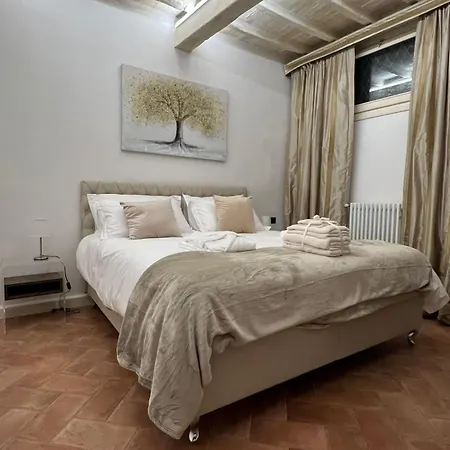 Elegant In Santo Spirito's Heart Apartment Florence