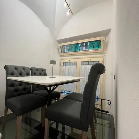 Elegant In Santo Spirito's Heart Apartment Florence