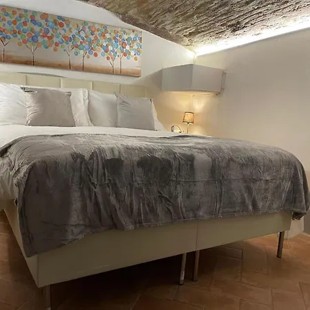 Elegant In Santo Spirito's Heart Apartment Florence